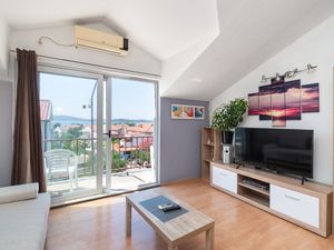 23940861-Ferienwohnung-4-Vodice-300x225-3