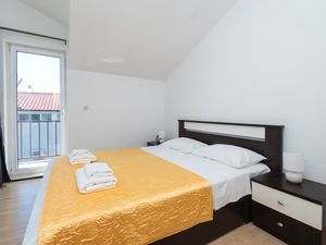 23940861-Ferienwohnung-4-Vodice-300x225-5