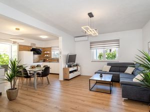 Ferienwohnung für 6 Personen (80 m²) in Vodice