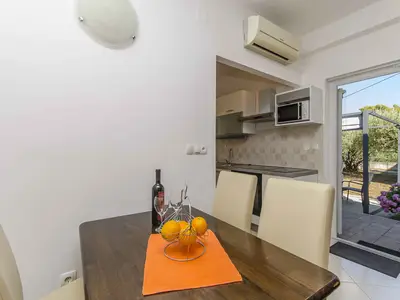 Ferienwohnung für 3 Personen (50 m²) in Vodice 8/10