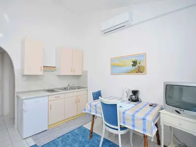 Ferienwohnung für 2 Personen (30 m²) in Vodice 6/10
