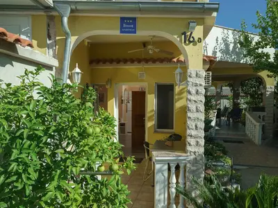 Ferienwohnung für 3 Personen (25 m²) in Vodice 1/10