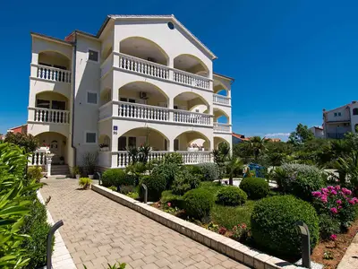 Ferienwohnung für 3 Personen (38 m²) in Vodice 1/10