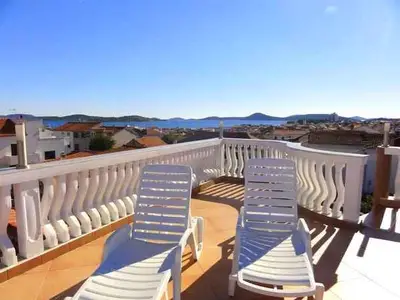 Ferienwohnung für 4 Personen (60 m²) in Vodice 1/10