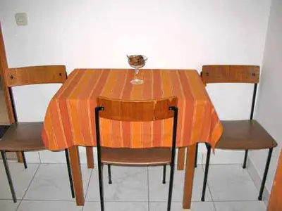 Ferienwohnung für 3 Personen (24 m²) in Vodice 1/10