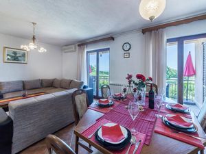 23733818-Ferienwohnung-8-Vodnjan-300x225-4