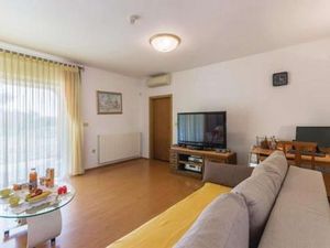 24028540-Ferienwohnung-4-Vodnjan-300x225-1