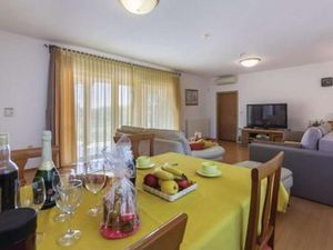 24028540-Ferienwohnung-4-Vodnjan-300x225-4