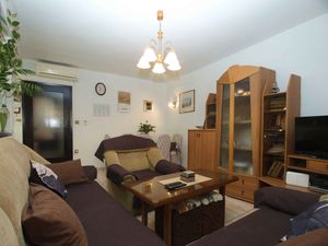 23909994-Ferienwohnung-7-Vodnjan-300x225-5