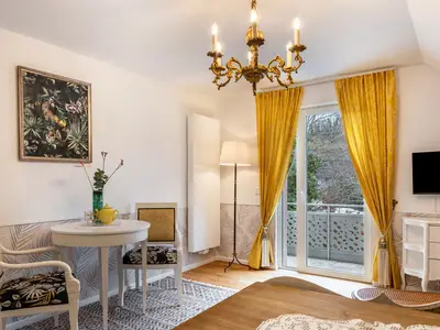 Photo, INSIDE, OUTSIDE