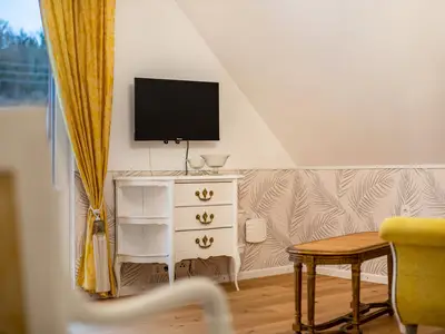 Photo, INSIDE, OUTSIDE