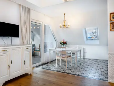 Photo, INSIDE, OUTSIDE