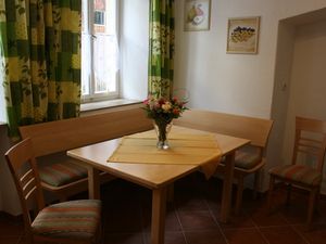 19505771-Ferienwohnung-3-Volkach-300x225-4