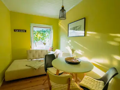 Lesezimmer mit optionaler Schlafcouch