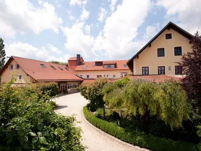 Hof im Sommer
