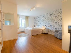 23302355-Ferienwohnung-4-Vollerwiek-300x225-2