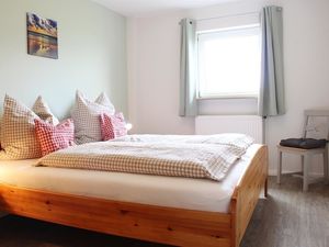 22109309-Ferienwohnung-4-Vollerwiek-300x225-1