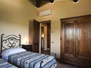 23080465-Ferienwohnung-4-Volterra-300x225-5