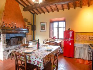 23762074-Ferienwohnung-4-Volterra-300x225-2