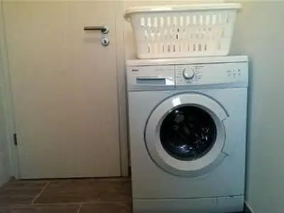 Die Waschmaschine im Duschbad