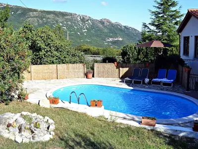 PoolOfHouse