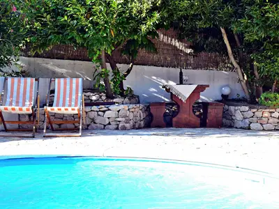 PoolOfHouse