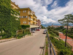 23955306-Ferienwohnung-4-Vrbnik-300x225-2