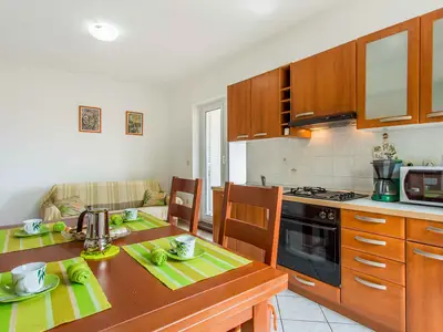 Ferienwohnung für 5 Personen (55 m²) in Vrbnik 9/10