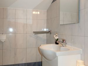 23847386-Ferienwohnung-5-Vrbnik-300x225-1