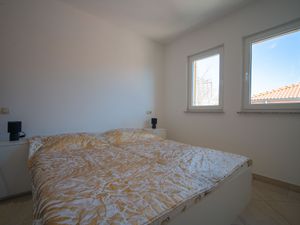 23858313-Ferienwohnung-4-Vrbnik-300x225-1