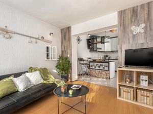 23720775-Ferienwohnung-5-Vrbnik-300x225-4