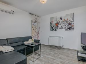 23747513-Ferienwohnung-4-Vrbnik-300x225-2