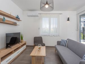 23755073-Ferienwohnung-5-Vrbnik-300x225-3