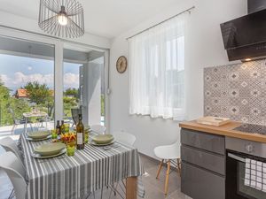 23755073-Ferienwohnung-5-Vrbnik-300x225-5