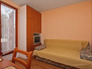 18321773-Ferienwohnung-4-Vrbnik-300x225-1