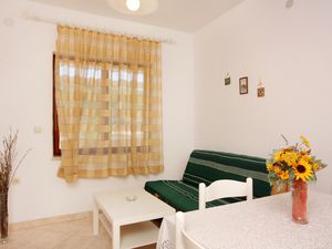 18510333-Ferienwohnung-4-Vrbnik-300x225-1