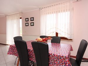 18521931-Ferienwohnung-6-Vrbnik-300x225-5