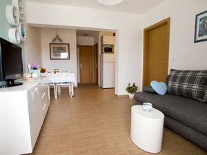 23928470-Ferienwohnung-6-Vrbnik-300x225-2