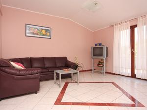 23928428-Ferienwohnung-6-Vrbnik-300x225-1