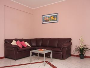 23928428-Ferienwohnung-6-Vrbnik-300x225-2