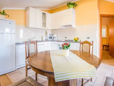 Ferienwohnung für 4 Personen (56 m²) in Vrbnik 9/10