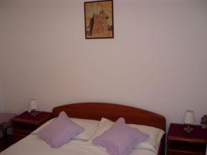 23352407-Ferienwohnung-3-Vrboska-300x225-1