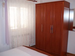 23352407-Ferienwohnung-3-Vrboska-300x225-3