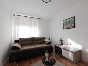 23989900-Ferienwohnung-4-Vrbovec-300x225-1