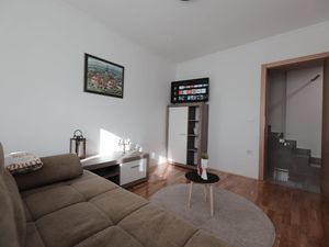 23989900-Ferienwohnung-4-Vrbovec-300x225-3