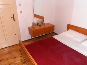 23927443-Ferienwohnung-4-Vrisnik-300x225-5