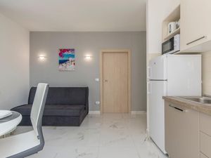 22444099-Ferienwohnung-4-Vrsar-300x225-5