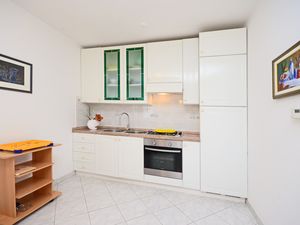 23941415-Ferienwohnung-4-Vrsar-300x225-4