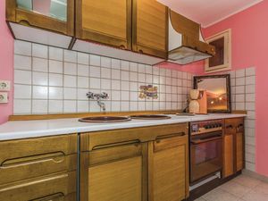 23731903-Ferienwohnung-2-Vrsar-300x225-3