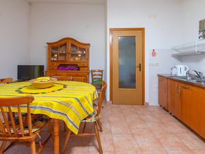 23733036-Ferienwohnung-5-Vrsar-300x225-4